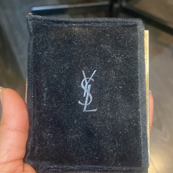 Ysl pressed powder shade 4, suitable for medium/olive skin - Picture 6 of 6